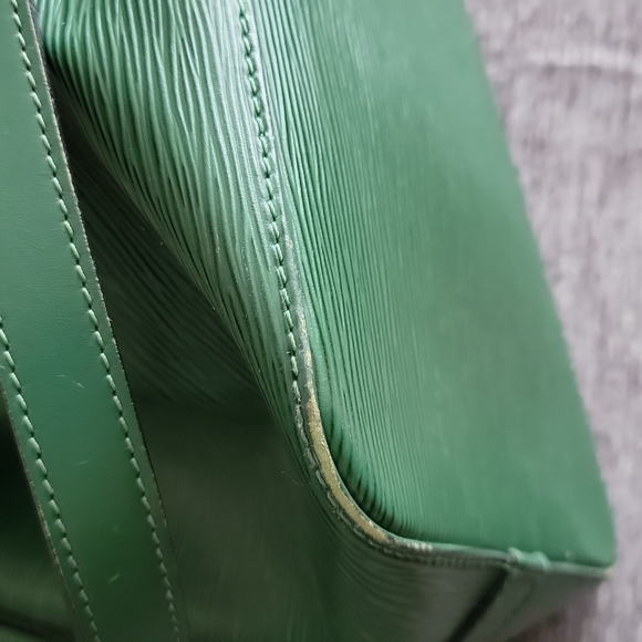 Authentic Louis Vuitton Green Noe MM - Picture 6 of 10
